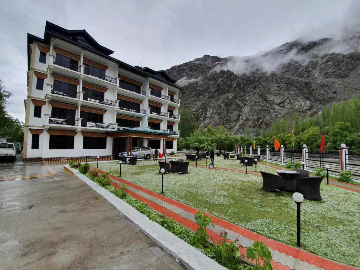 Hotel Chhutuk Heights Kargil Eksteriør bilde