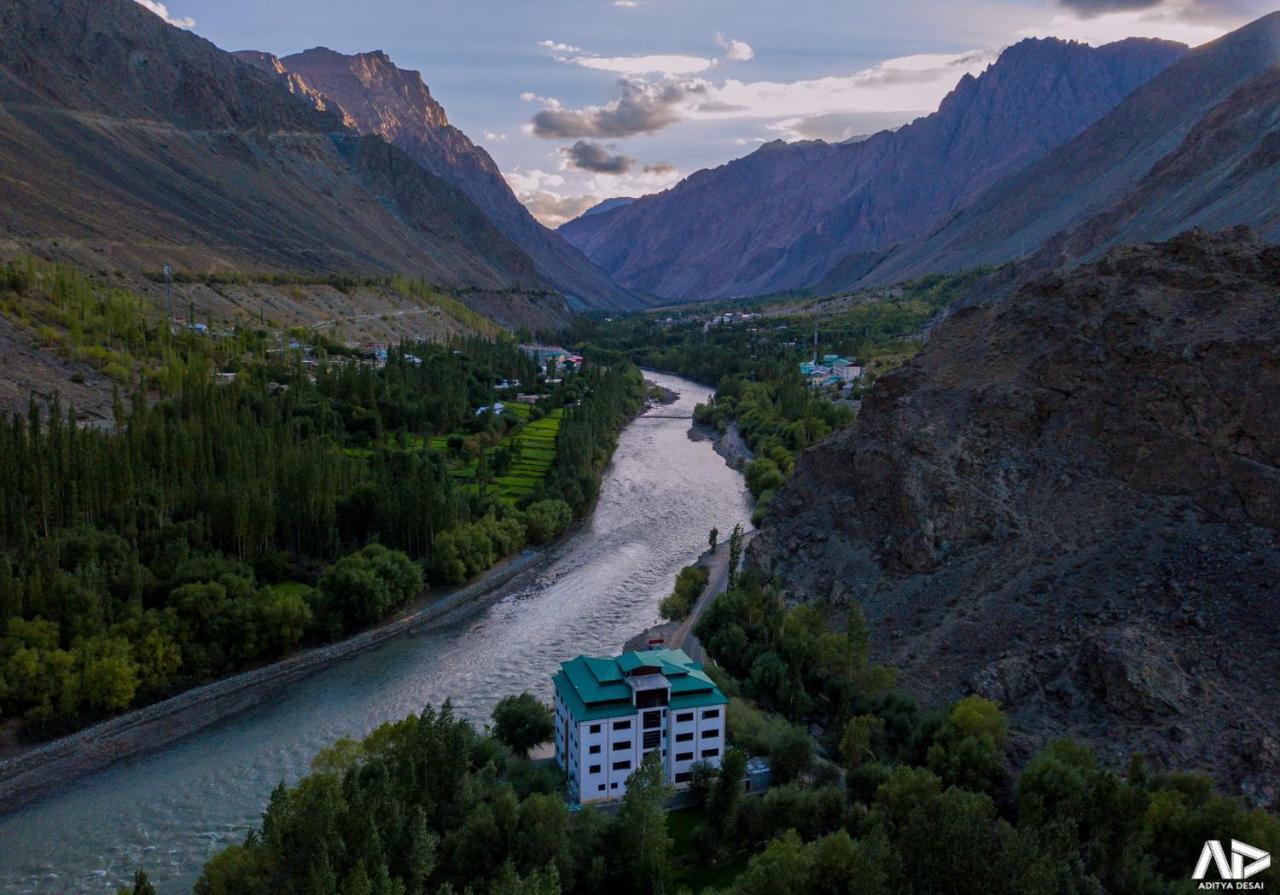 Hotel Chhutuk Heights Kargil Eksteriør bilde