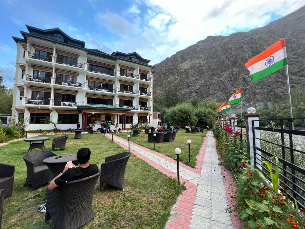 Hotel Chhutuk Heights Kargil Eksteriør bilde