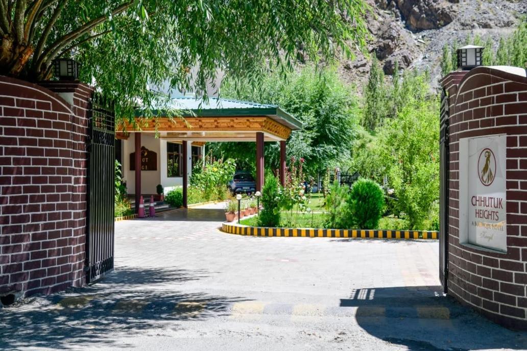 Hotel Chhutuk Heights Kargil Eksteriør bilde