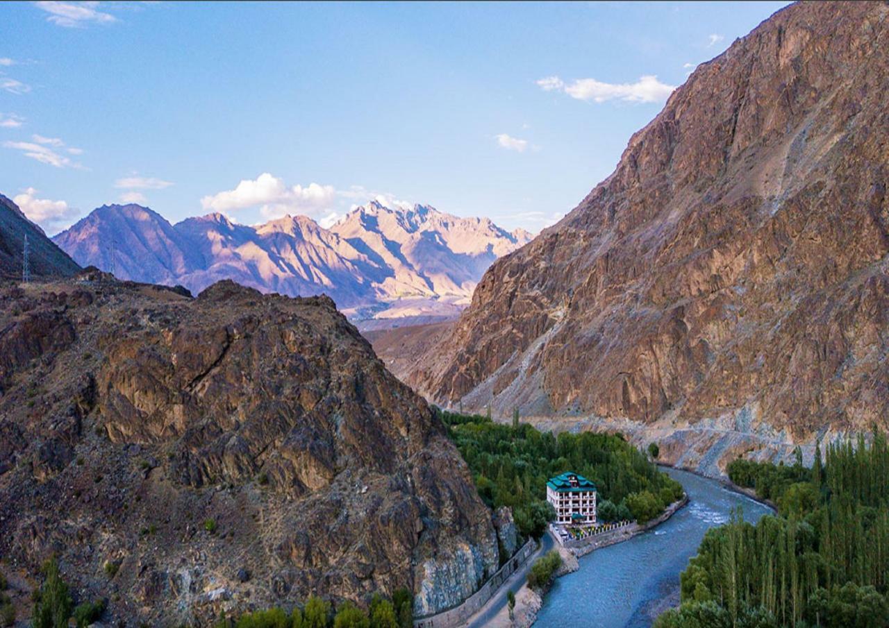 Hotel Chhutuk Heights Kargil Eksteriør bilde