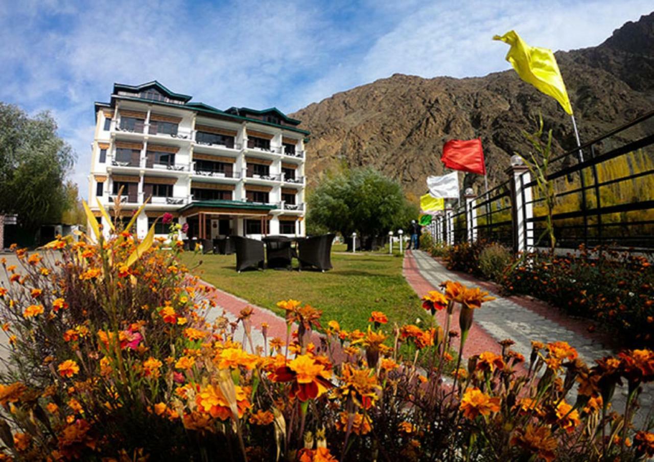 Hotel Chhutuk Heights Kargil Eksteriør bilde